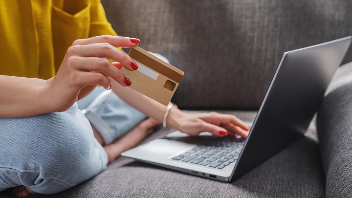 Финансовый аналитик посоветовала иметь не больше трех банковских карт