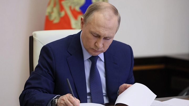 Путин утвердил закон о перераспределении полномочий правительства