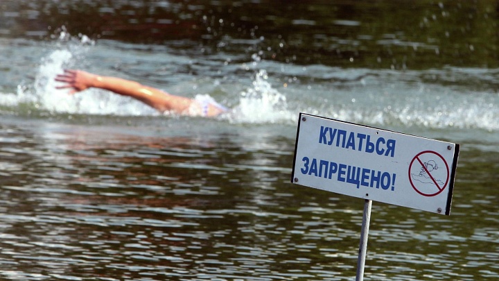Врач сообщил, что прозрачность воды не означает безопасность для купания