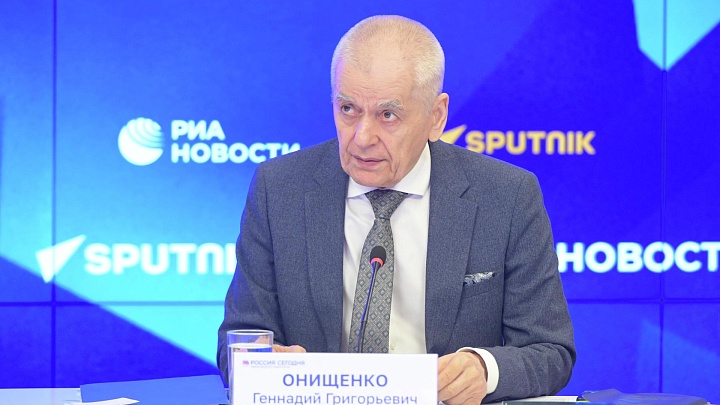 Онищенко рассказал, почему нельзя плавать в фонтане